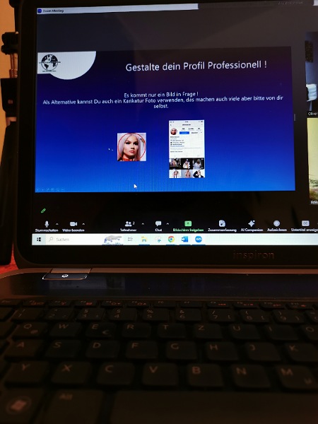 Laptop Bildschirm mit Instagram Fortbildung