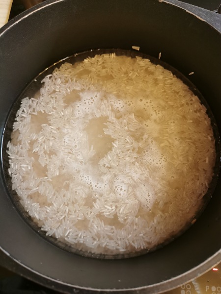 Topf mit kochenden Reis